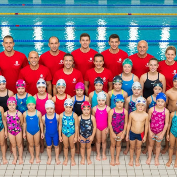 Istruttori e allievi della scuola nuoto